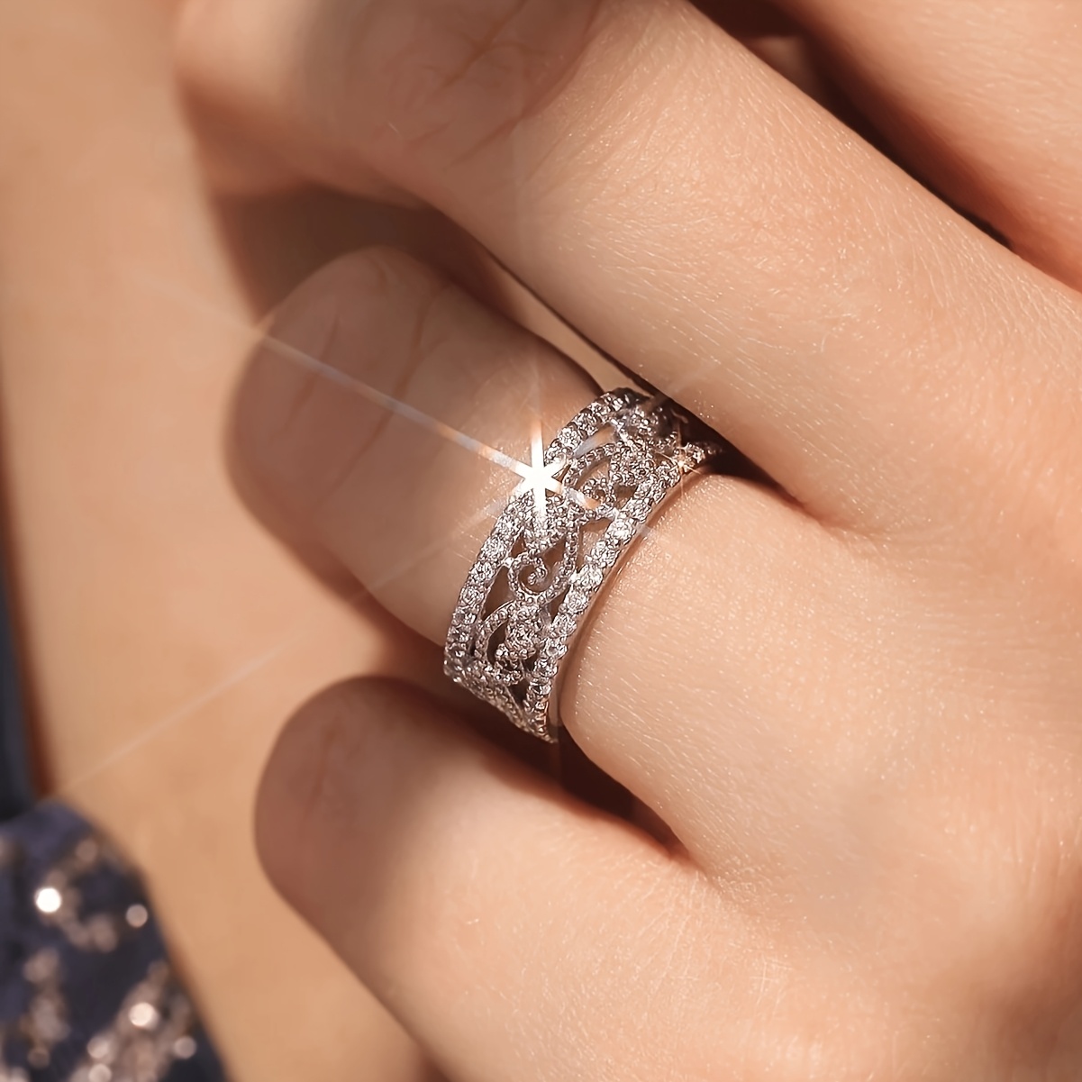 Women's Elegant Zirconia Inset Ring, Simple & Luxurious